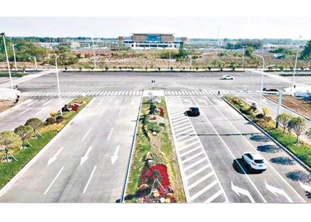 安徽淮南市玉蘭大道擁有12線道路。