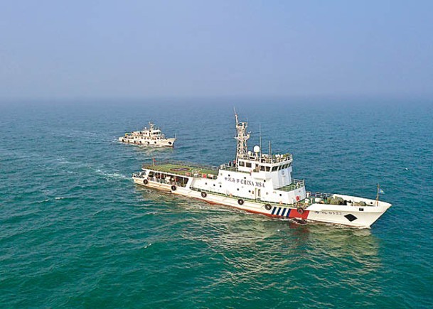 中國海警船多次駛近釣魚島。（中新社圖片）