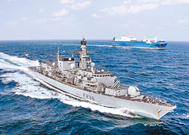 蒙特羅斯號在伊朗南部國際水域攔截快艇。