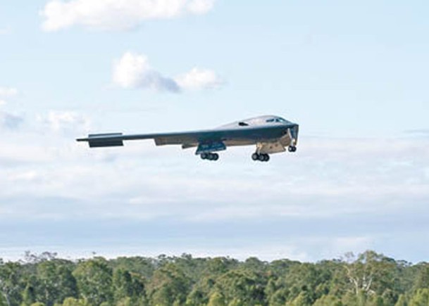 B2A隱形戰略轟炸機降落澳洲皇家空軍安伯利基地。