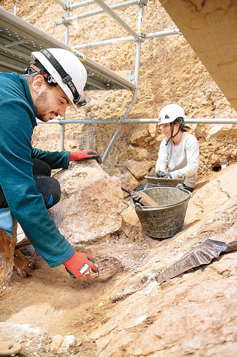 考古人員在布爾戈斯找到古人類顎骨化石。