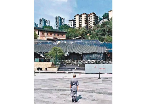 重慶市故宮文物南遷紀念館咖啡館，因高溫而屋頂崩塌損壞。