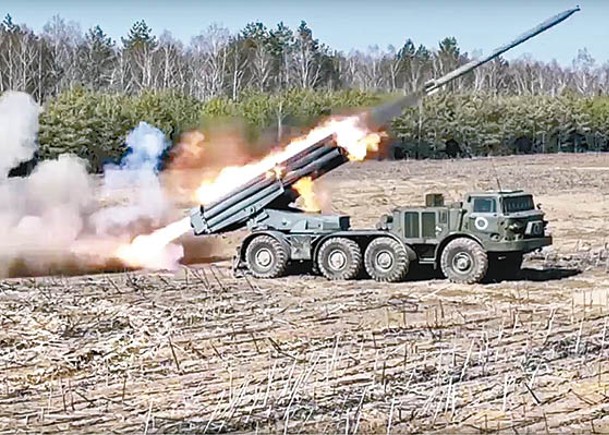 俄軍近日發射火箭攻擊烏克蘭。