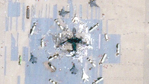 疑似E767空中預警機模型遭解放軍炸毀。