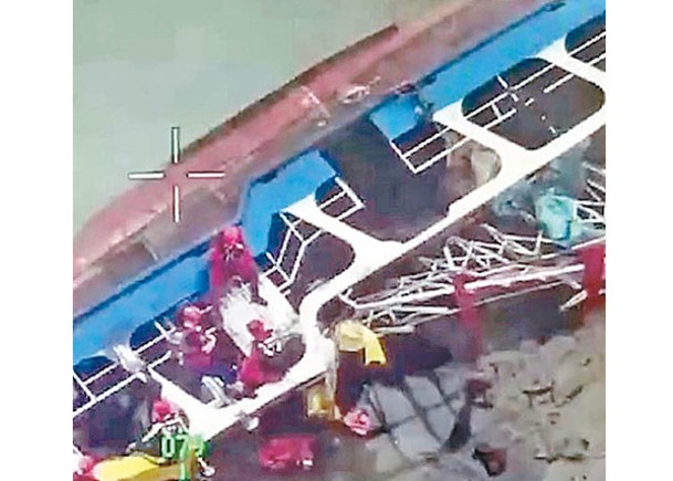 強風吹翻蓴湖遊覽船  7人溺亡