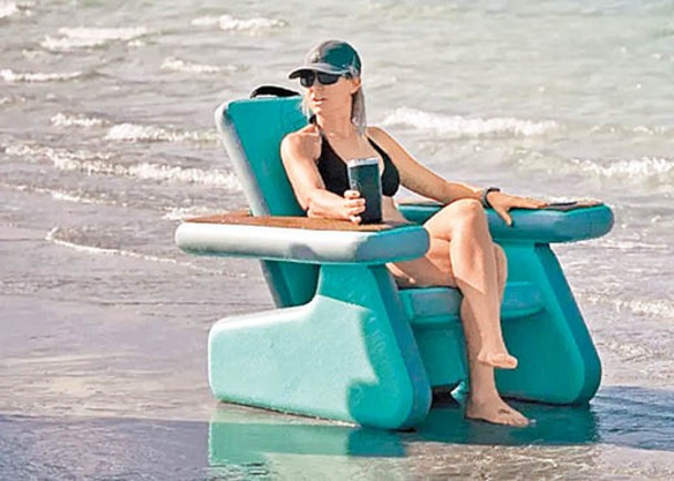 潮流創意：充氣沙灘椅  倍添寫意