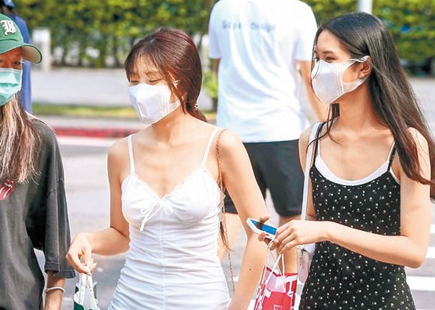 台灣即日起放寬口罩防疫規定。（中時電子報圖片）