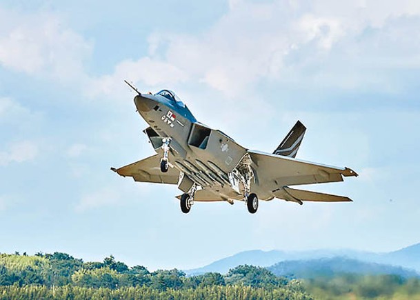 韓研製新型戰機KF21首飛成功