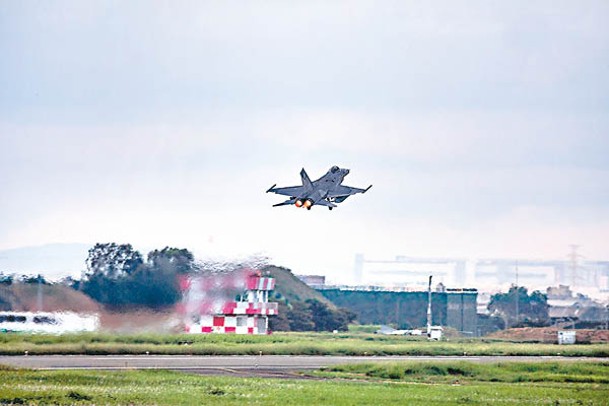 台軍戰機執行戰備轉場任務。