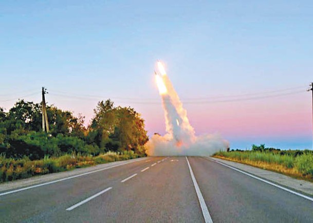烏指美高機動火箭  助毀俄50彈藥庫
