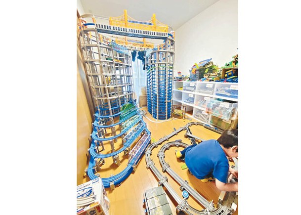 建高兩米玩具火車軌塔  5歲仔爆紅