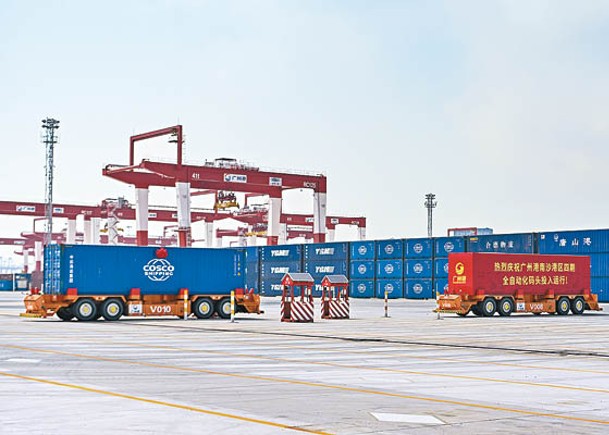 南沙港區四期全自動化碼頭正式投入運行。