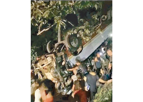 尼加拉瓜巴士超速  撼車墮谷16死