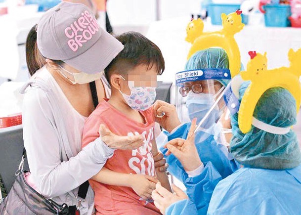 台灣兒童接種新冠疫苗。（中時電子報圖片）