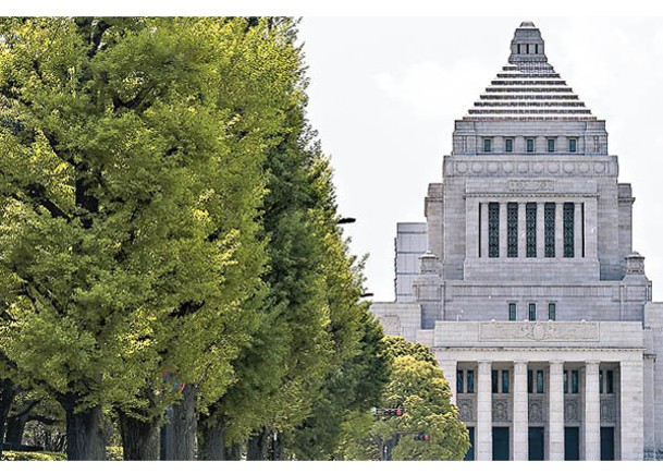 日本舉行臨時國會。