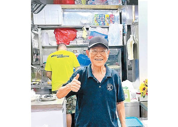 76歲博士愛烹飪  當熟食檔小販