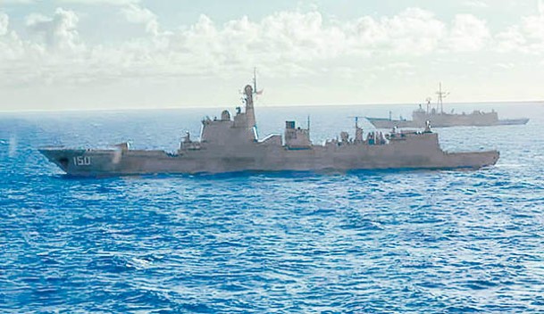 解放軍海軍052C導彈驅逐艦長春號現身高雄港西南外海。