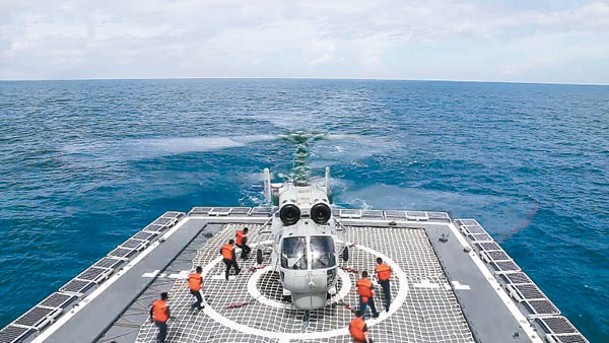 艦艇搭載的直升機組織反潛行動。