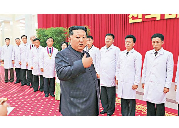 北韓領袖金正恩日前宣布戰勝新冠。
