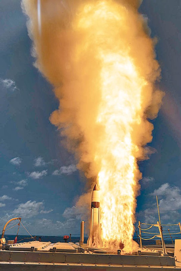 菲茨杰拉德號在演習中發射標準3型Block IA導彈。
