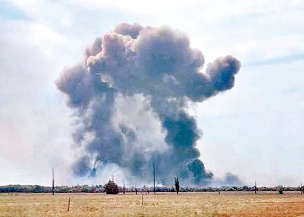 贊科伊一個軍火庫發生猛烈爆炸。