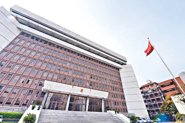上海市第一中級人民法院對案件作出裁決。
