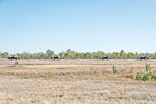 美國F22隱形戰機飛抵澳洲皇家空軍廷達爾基地。