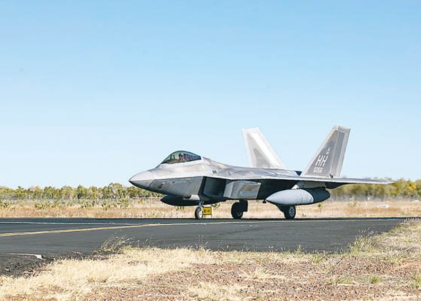 美軍4架F22隱形戰機  抵澳洲聯合訓練
