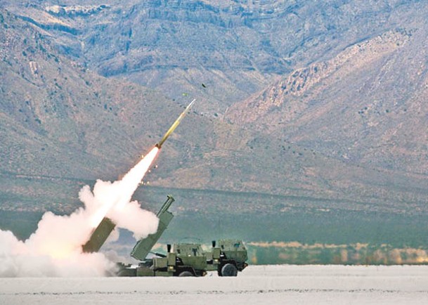 美國向烏克蘭提供M142高機動多管火箭系統。