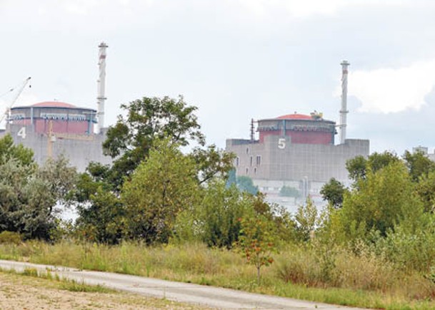 俄烏兩軍在扎波羅熱核電廠附近交火。