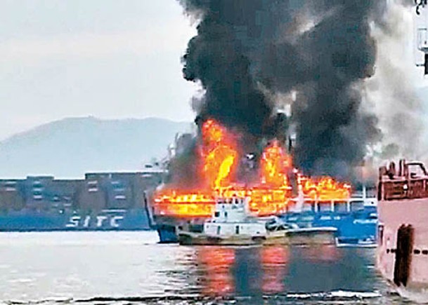 途中冒煙乘客跳海逃生  菲渡輪失火73人獲救