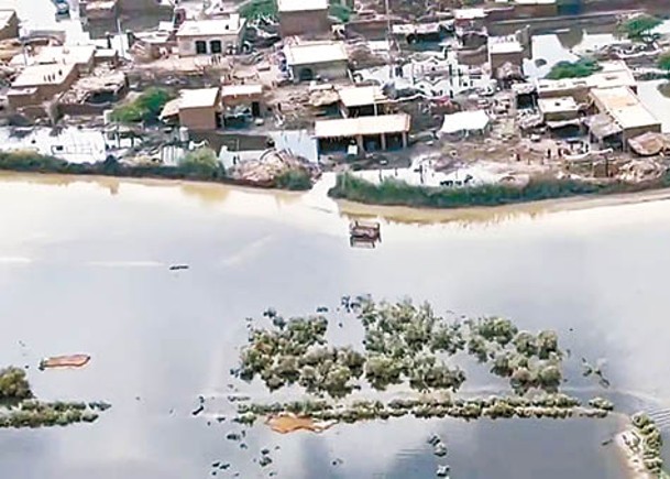 巴基斯坦暴雨洪災  1033人遇難