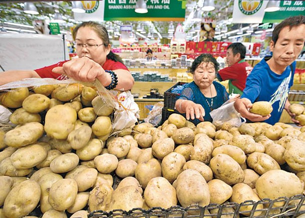 有商戶抬高薯仔價格而被罰款。