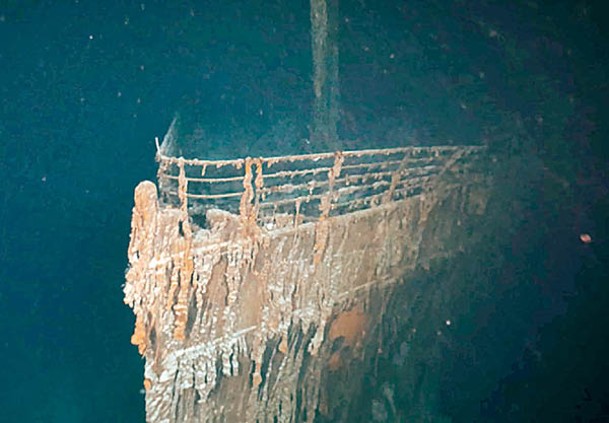 高像素畫面清楚拍到鐵達尼號的船頭。