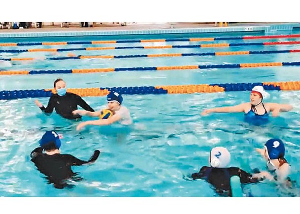 新省游泳訓練營  助殘疾者拾自信