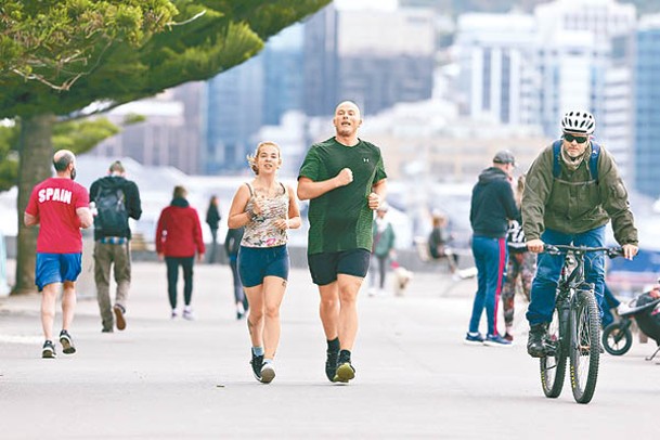新西蘭放寬防疫措施，不再強制國民戴口罩。<br>（Getty Images圖片）