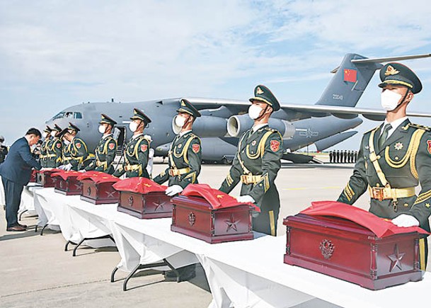 韓送還88志願軍遺骸  抵遼寧