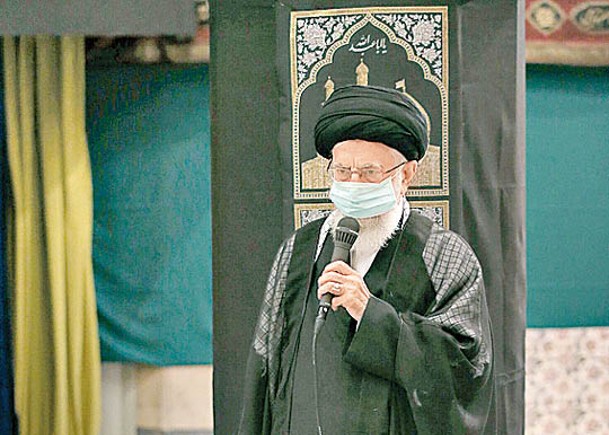 哈梅內伊戴上口罩出席清真寺活動。