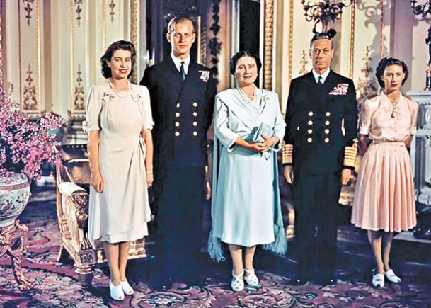 英女王（左起）、菲臘親王、伊利沙伯王太后、英王喬治六世、瑪嘉烈公主長眠國王喬治六世紀念教堂。