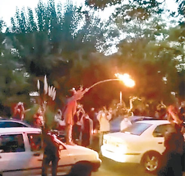 伊朗國內多地爆發示威。