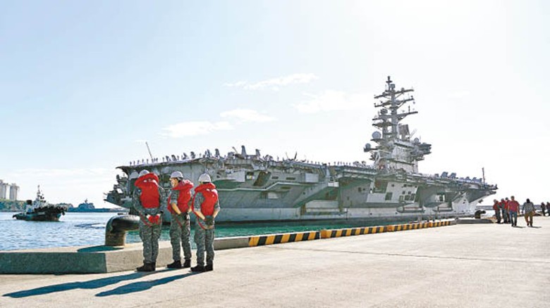 列根號到訪釜山海軍作戰基地。