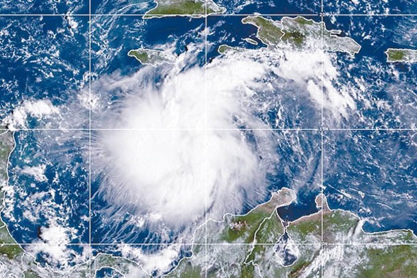熱帶風暴逼近佛羅里達州。