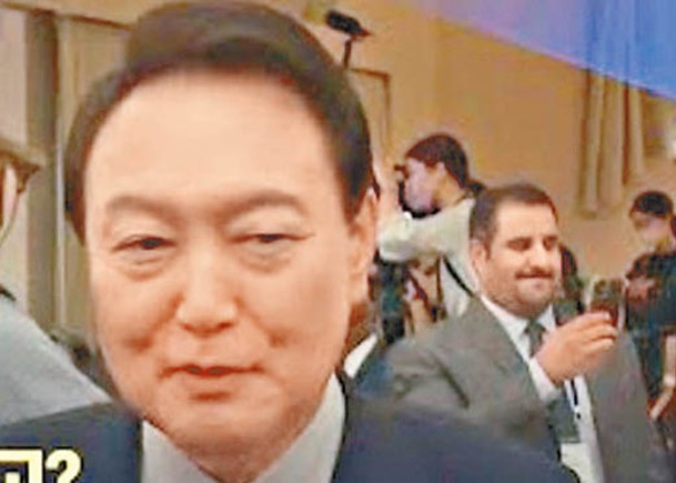 尹錫悅（左）以粗口形容美國國會議員。