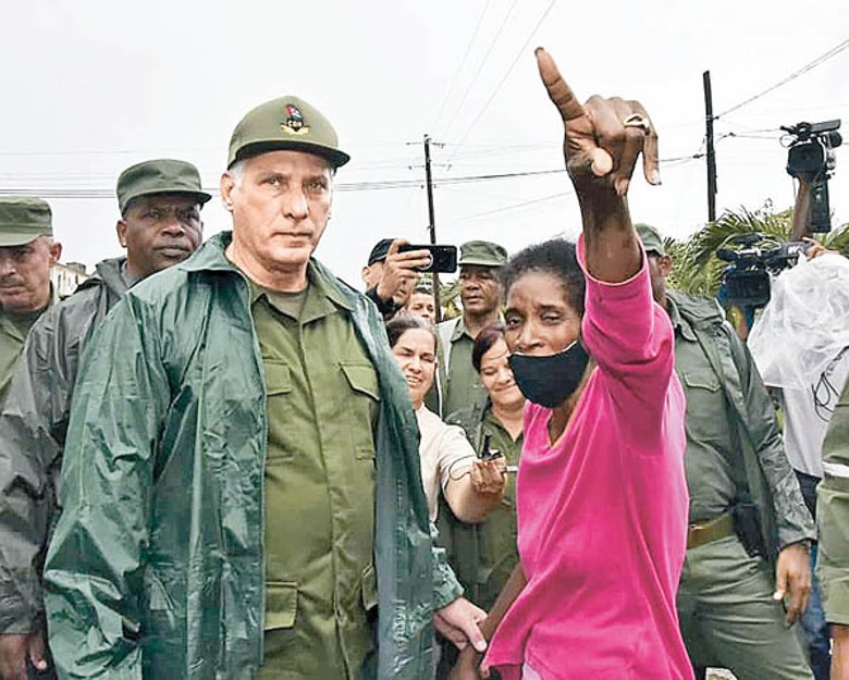 古巴總統迪亞斯‧卡內爾（左）視察災情。