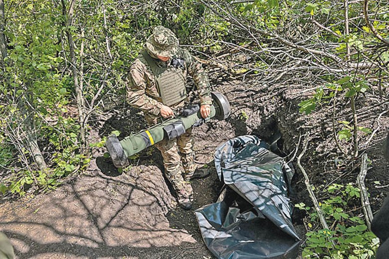 烏克蘭士兵使用美援武器。