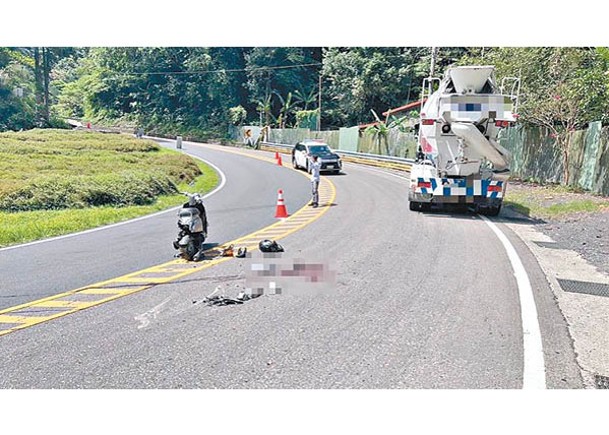 水泥車輾斃電單車女司機。