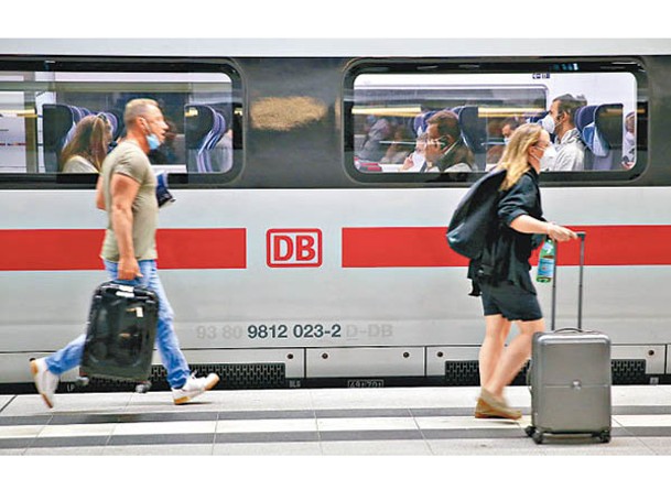 德國疫情回升  乘火車須戴口罩