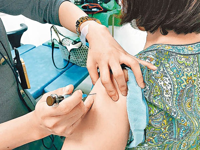 台灣民眾繼續接種疫苗。（中時電子報圖片）