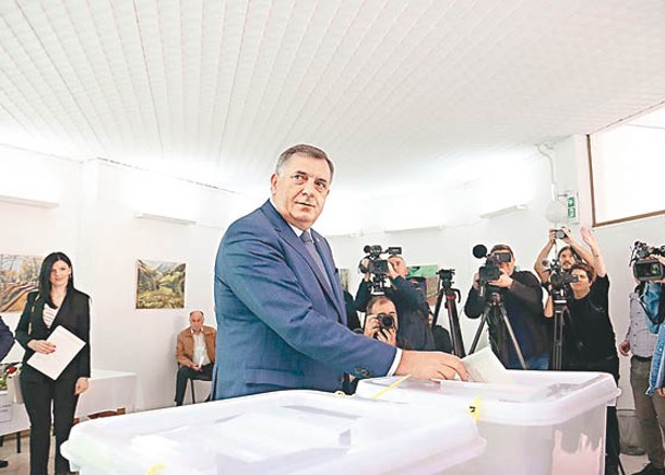 波斯尼亞各族投票選出主席。