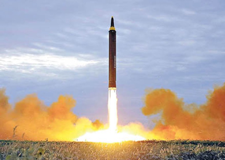 北韓疑向太平洋發射火星12彈道導彈。